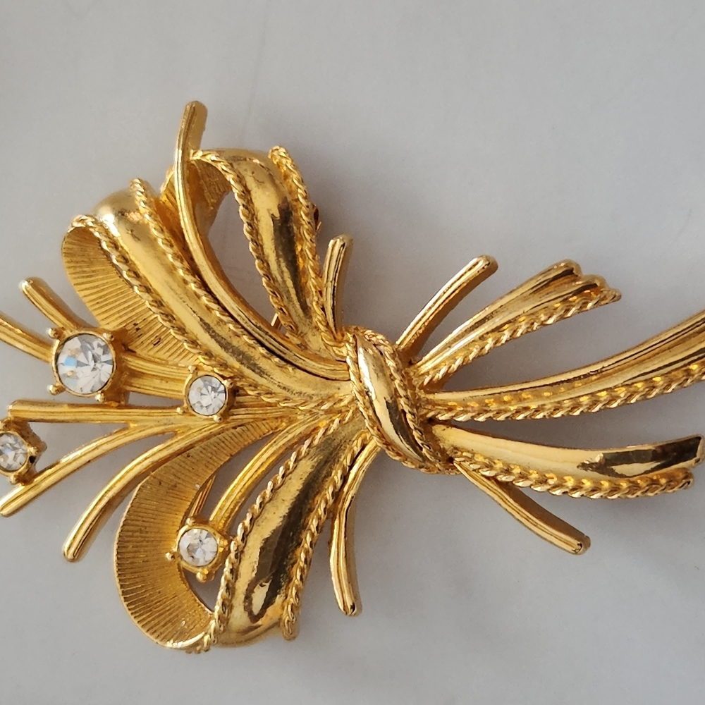 Brooch. Flower